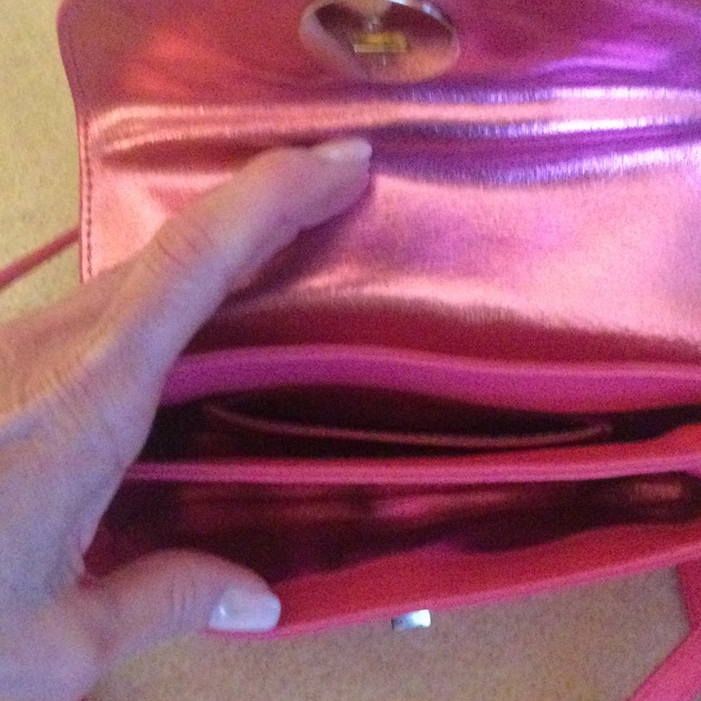 Tory Burch Hot Pink Leather Crossbody with Gold Logo - Picture 6 of 9